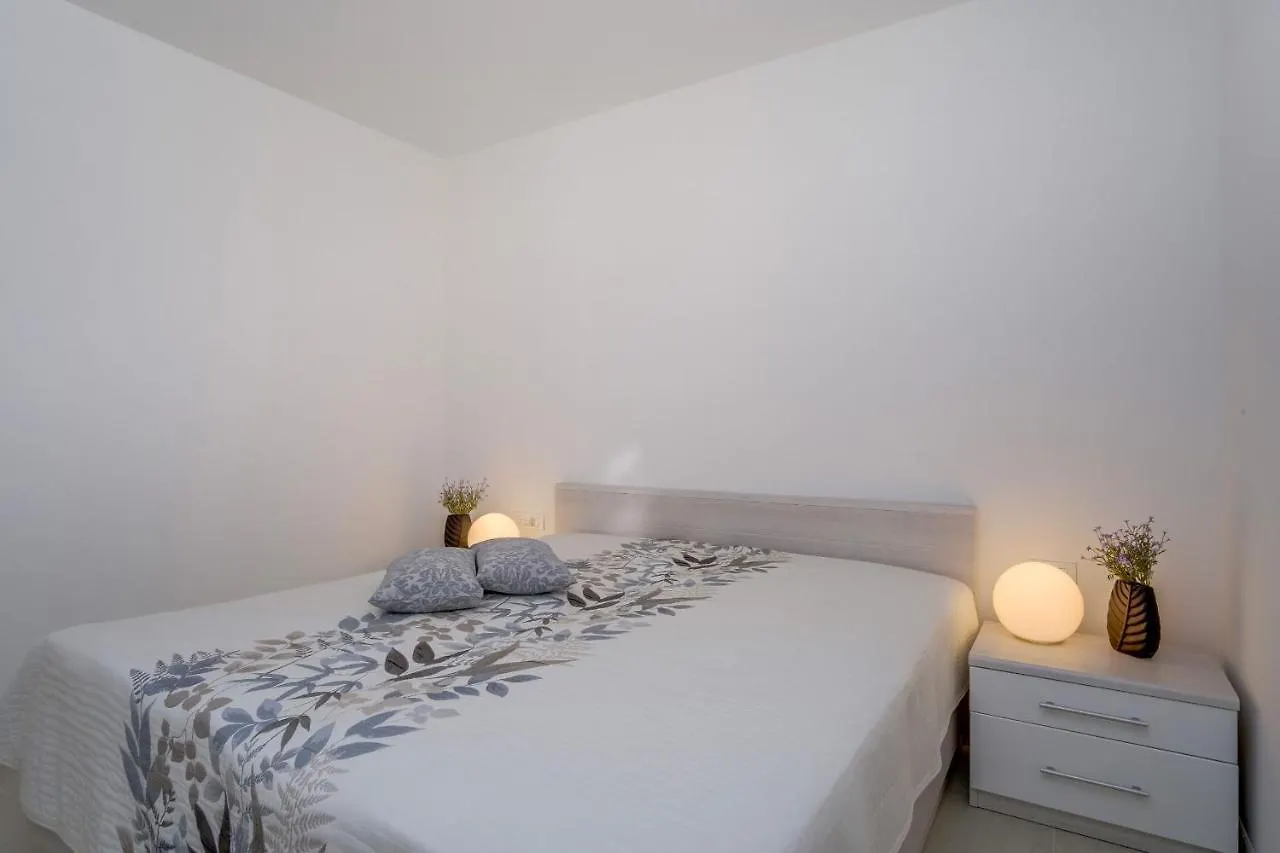 Exclusive Apartments Milahomes By The Sea, Boot Mooring And Private Parking Mali Lošinj Croacia