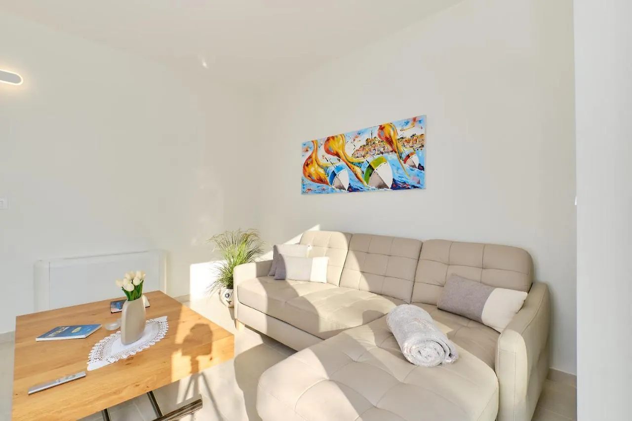 Exclusive Apartments Milahomes By The Sea, Boot Mooring And Private Parking Mali Lošinj 0*,